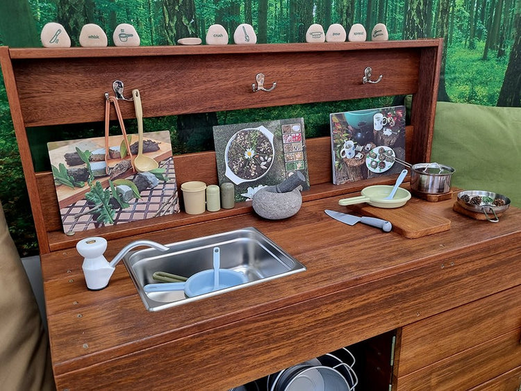 BILLY KIDZ | OUTDOOR MUD KITCHEN WITH PUMP by BILLY KIDZ - The Playful Collective