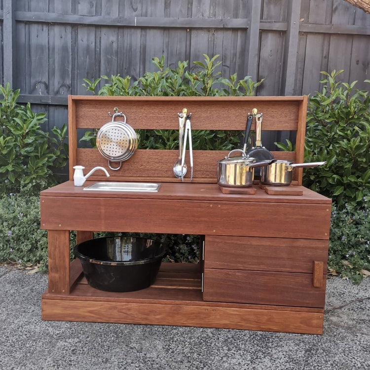 BILLY KIDZ | OUTDOOR MUD KITCHEN WITH PUMP by BILLY KIDZ - The Playful Collective