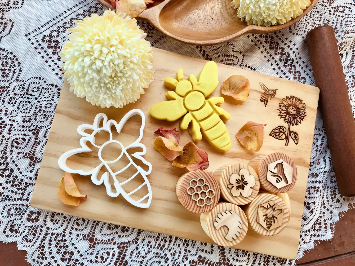 BEE BIO CUTTER by BEADIE BUG PLAY - The Playful Collective