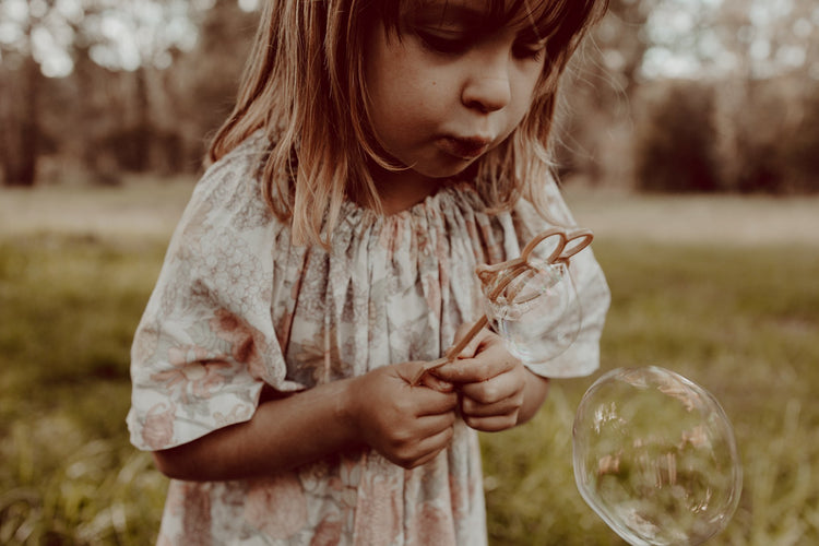 BEE ECO BUBBLE WAND PRE-ORDER by KINFOLK PANTRY - The Playful Collective