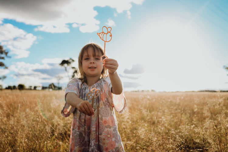 BEE ECO BUBBLE WAND PRE-ORDER by KINFOLK PANTRY - The Playful Collective