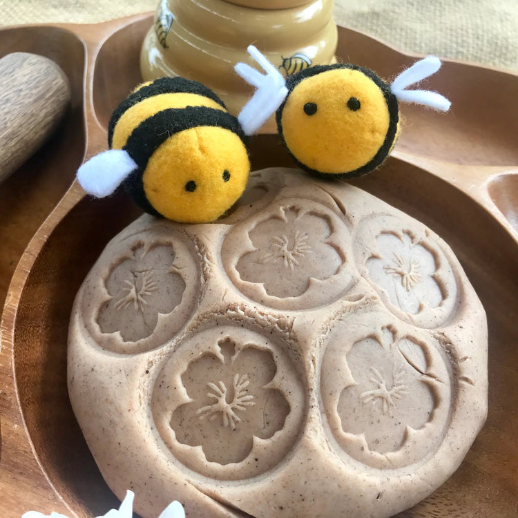 BEE PLAYDOUGH STAMPS by BEADIE BUG PLAY - The Playful Collective