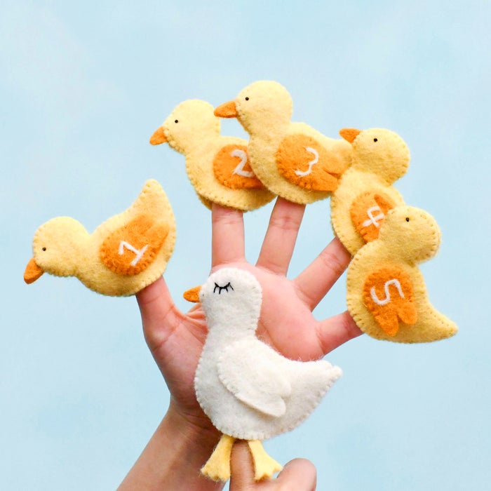 TARA TREASURES | FIVE LITTLE DUCKS FINGER PUPPET SET