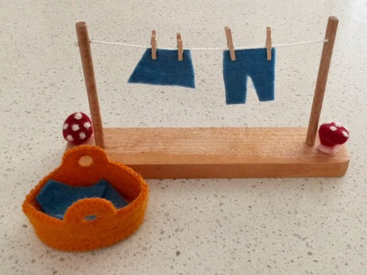 MOUSE HOUSE FELT WASHING LINE SET by PAPOOSE - The Playful Collective