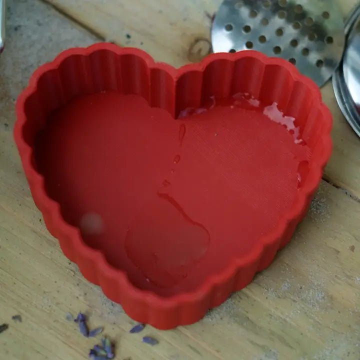 KINFOLK PANTRY | HEART PLAY PIE ECO MOULD Wood by KINFOLK PANTRY - The Playful Collective