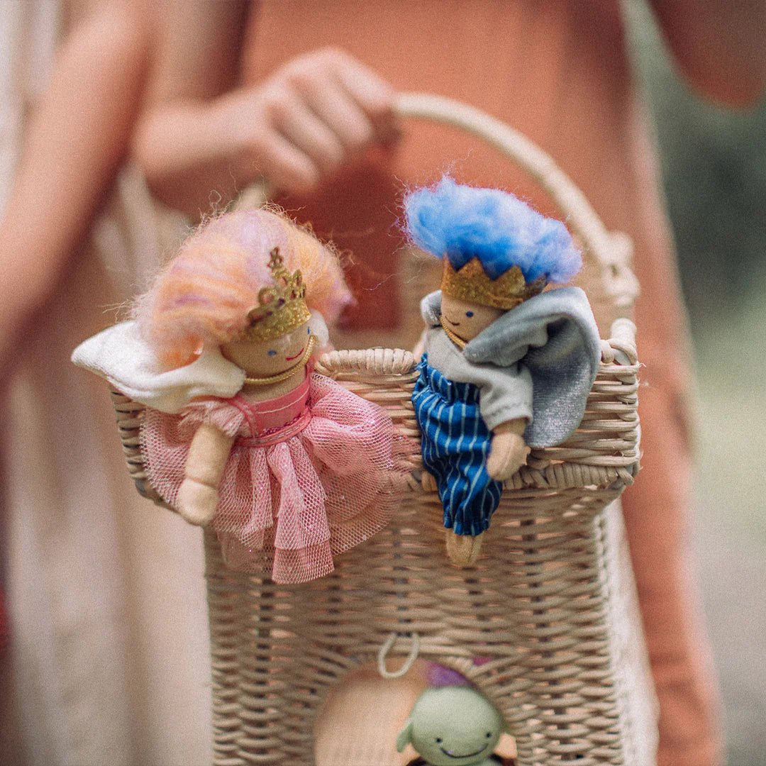 Holdie folk dolls shop