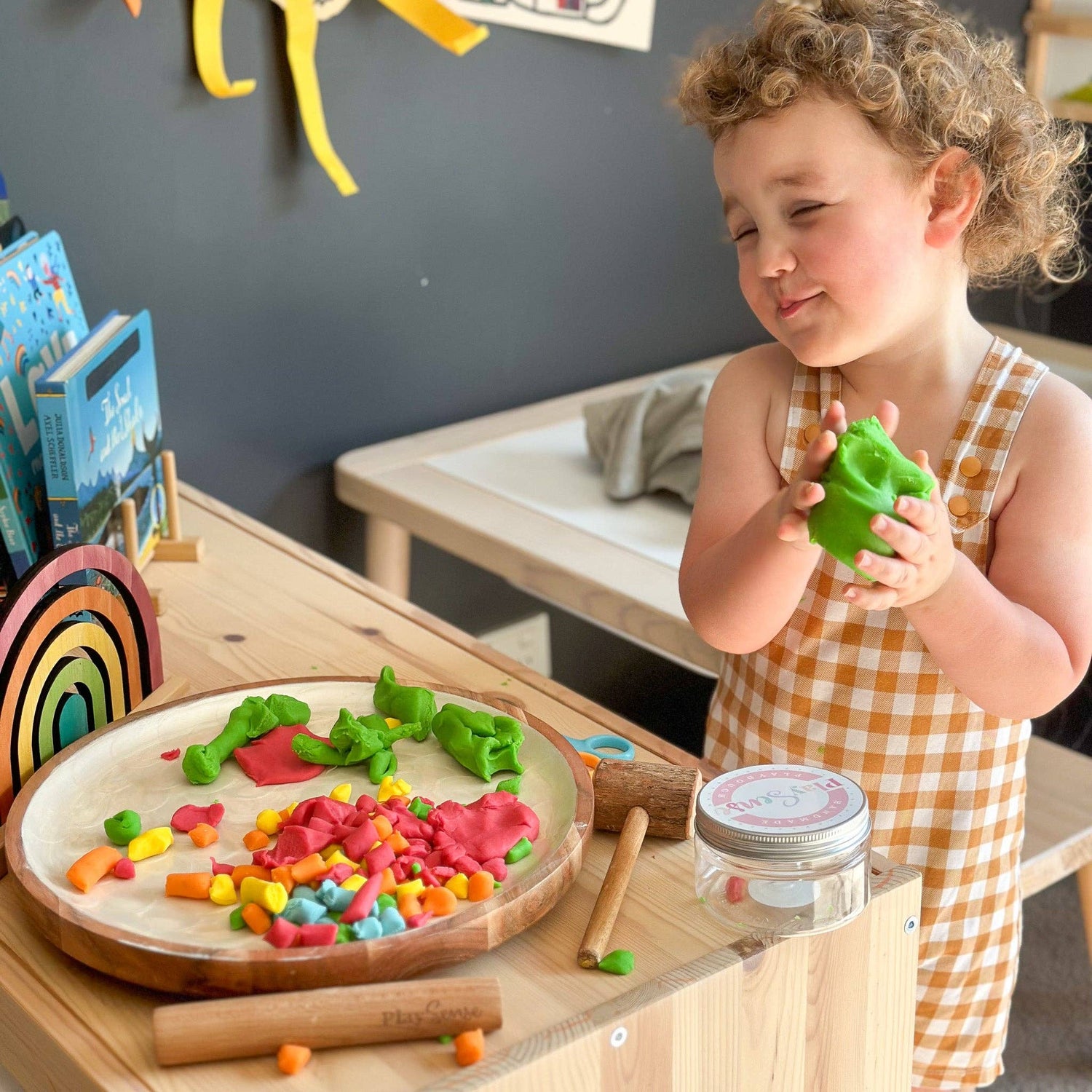 PLAY SENSE | PLAYDOUGH - BRIGHT GREEN (PEAR SCENTED) by PLAY SENSE - The Playful Collective