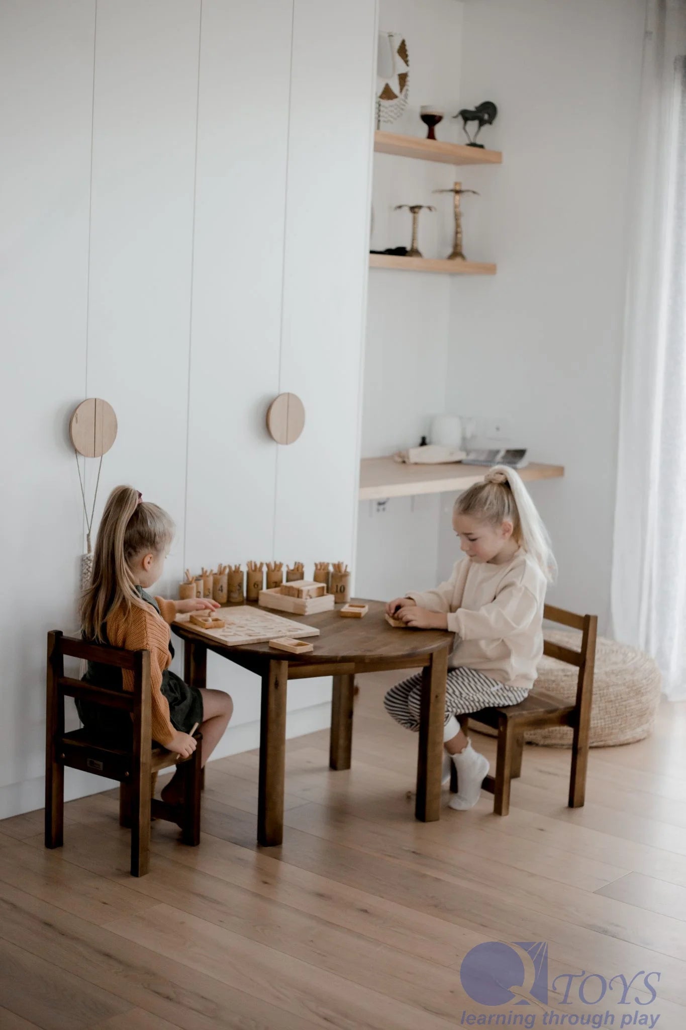 QTOYS | ACACIA (HARDWOOD) MEDIUM ROUND TABLE WITH 2 STANDARD CHAIRS by QTOYS - The Playful Collective