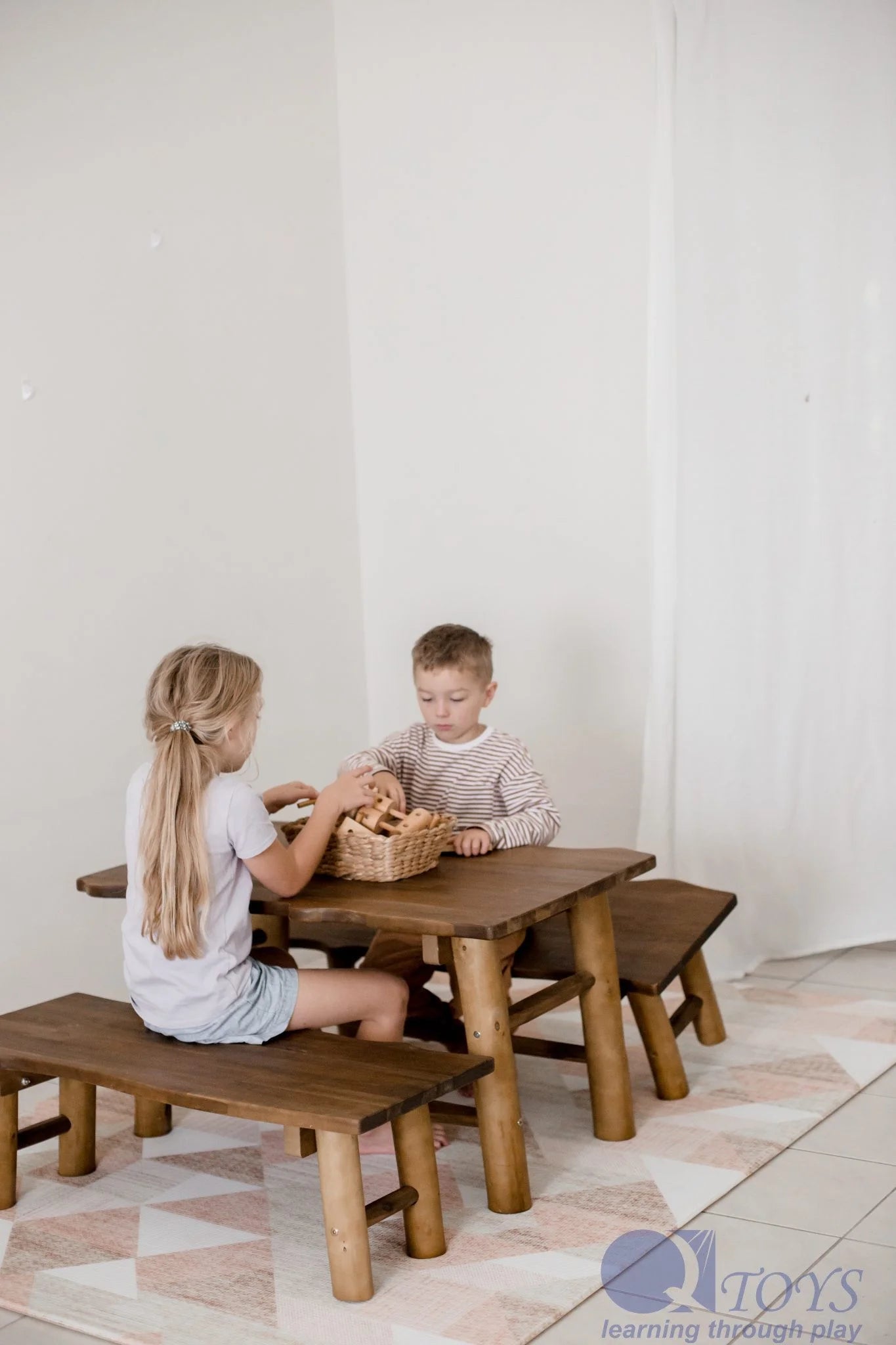 QTOYS | ACACIA (HARDWOOD) TREE TABLE AND 2 BENCH SEATS by QTOYS - The Playful Collective