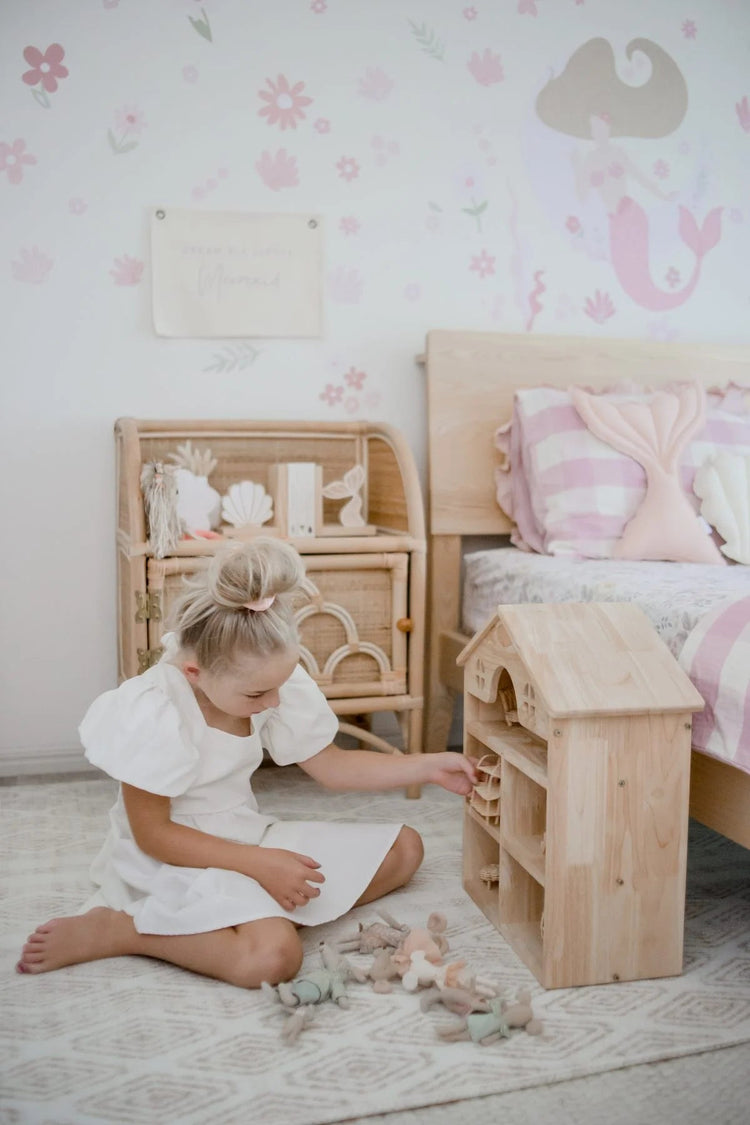 QTOYS | CLASSIC WOODEN DOLLHOUSE by QTOYS - The Playful Collective