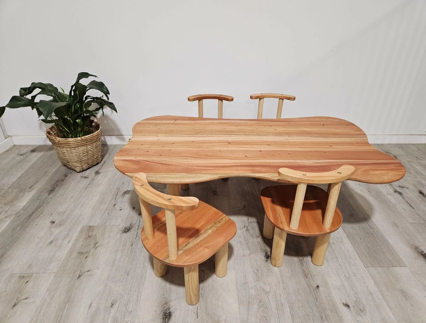 QTOYS | HARDWOOD CLOUD TABLE WITH 4 CHAIRS by QTOYS - The Playful Collective