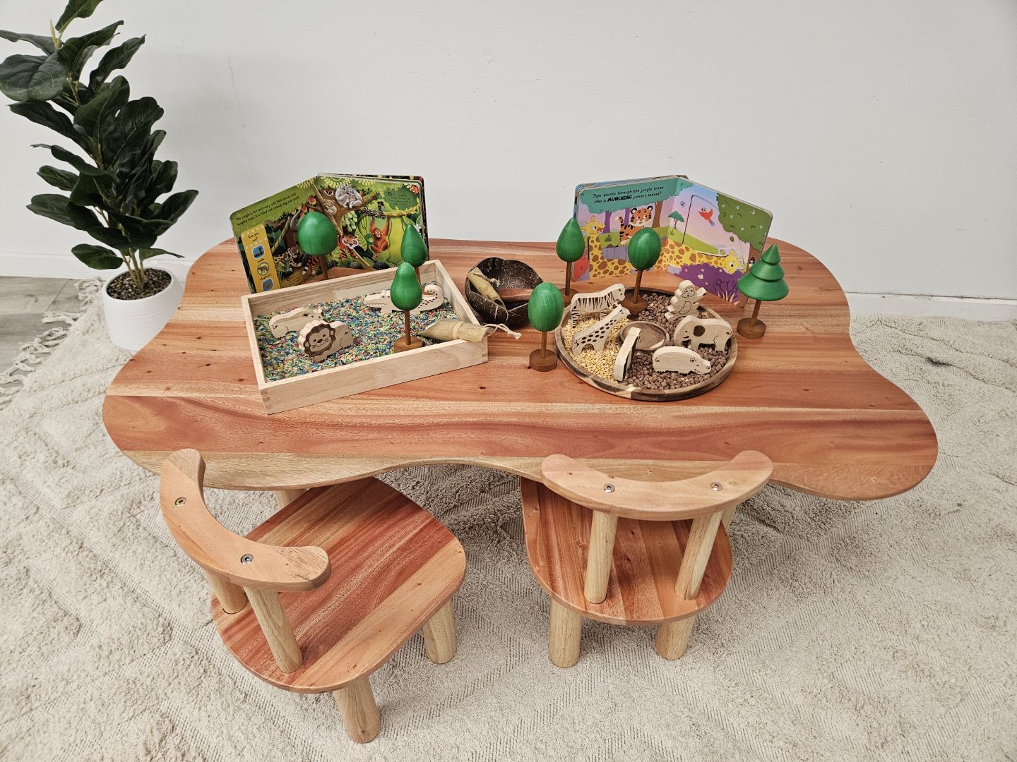 QTOYS | HARDWOOD CLOUD TABLE WITH 4 CHAIRS by QTOYS - The Playful Collective