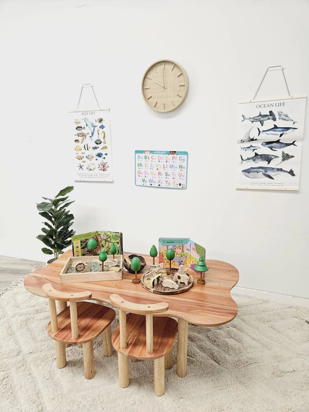 QTOYS | HARDWOOD CLOUD TABLE WITH 4 CHAIRS by QTOYS - The Playful Collective