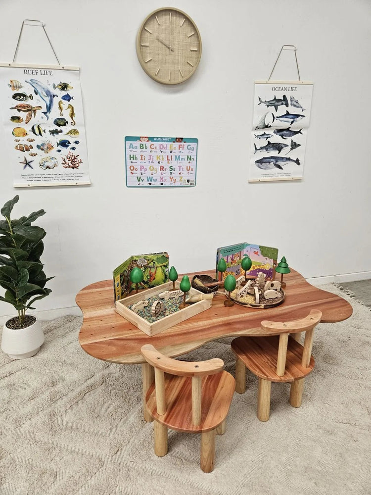 QTOYS | HARDWOOD CLOUD TABLE WITH 4 CHAIRS by QTOYS - The Playful Collective