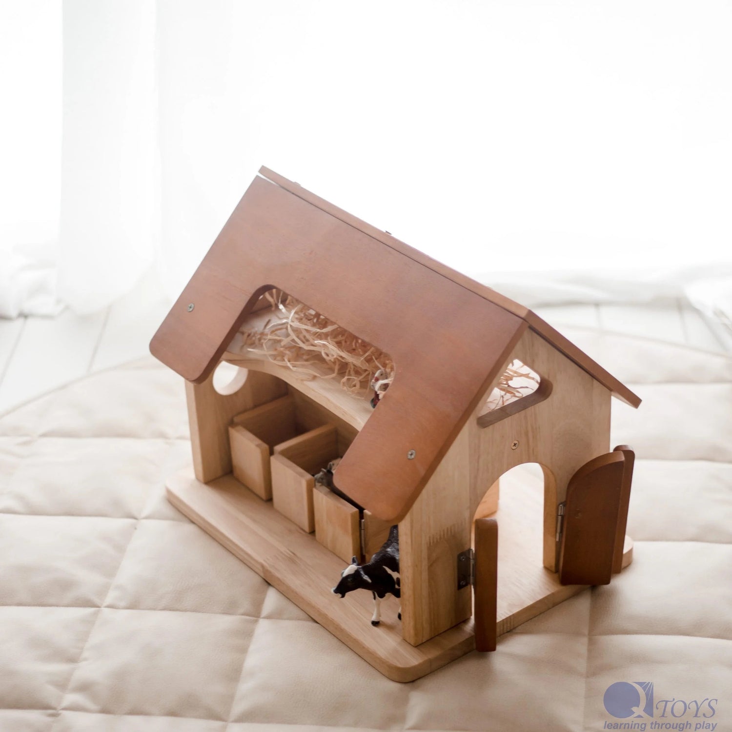 QTOYS | HORSE STABLE by QTOYS - The Playful Collective