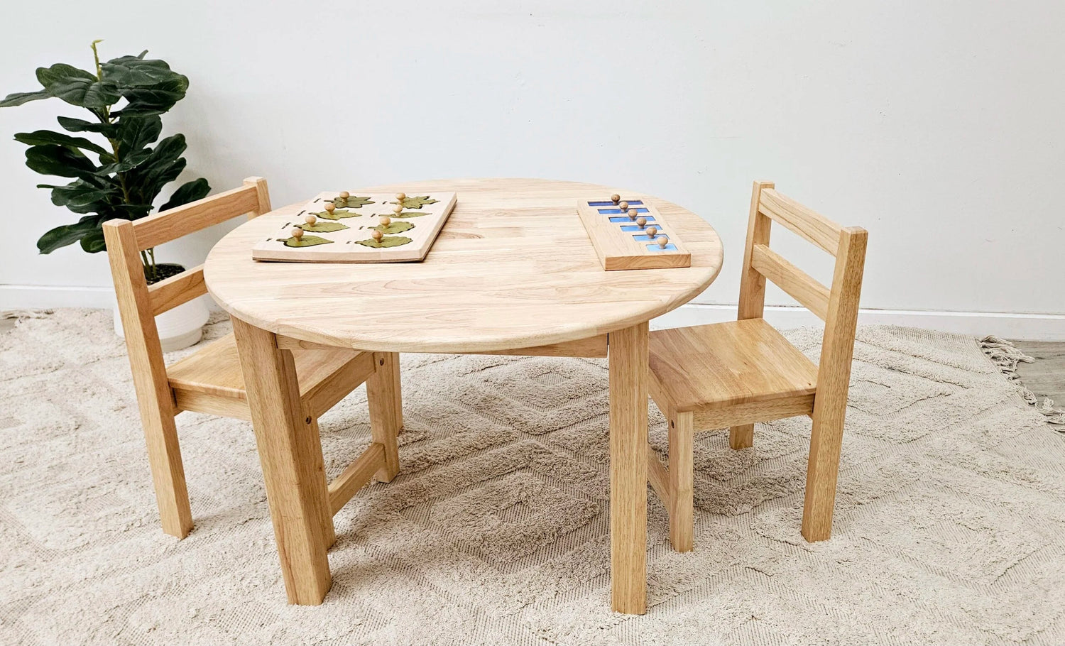 QTOYS | MEDIUM ROUND TABLE WITH 2 STANDARD CHAIRS by QTOYS - The Playful Collective