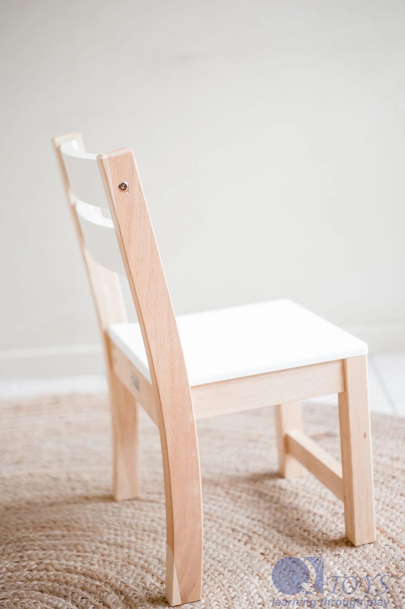 QTOYS | WHITE - TOPPED TIMBER TABLE WITH 2 MATCHING CHAIRS by QTOYS - The Playful Collective