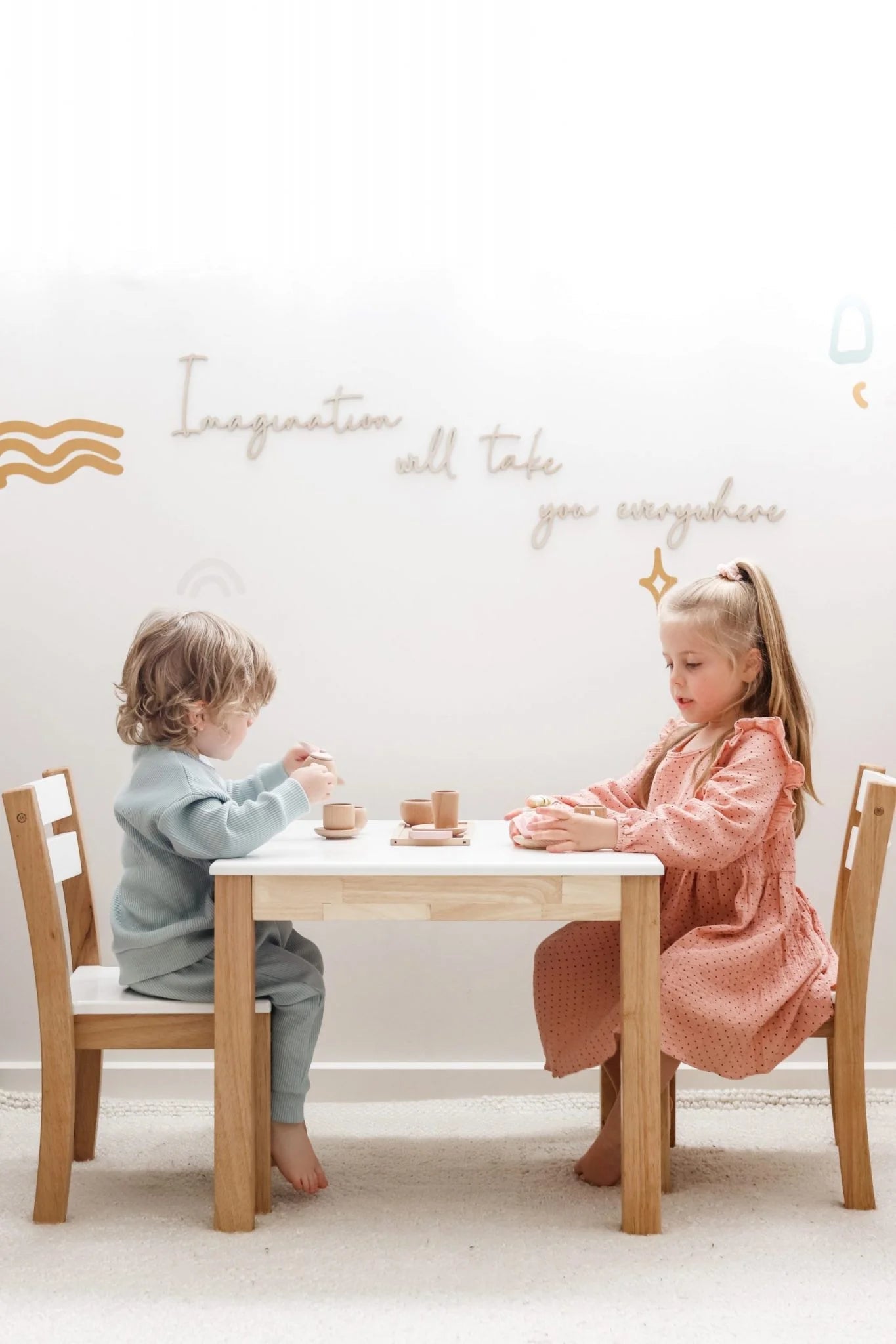 QTOYS | WHITE - TOPPED TIMBER TABLE WITH 2 MATCHING CHAIRS by QTOYS - The Playful Collective