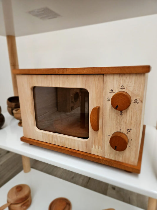 QTOYS | WOODEN MICROWAVE OVEN by QTOYS - The Playful Collective