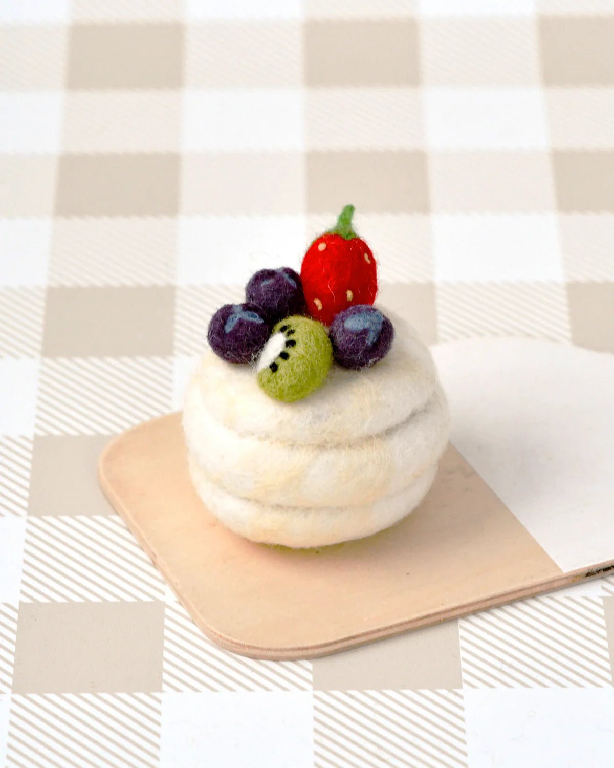 Felt Pavlova Meringue Dessert by Tara Treasures | The Playful Collective
