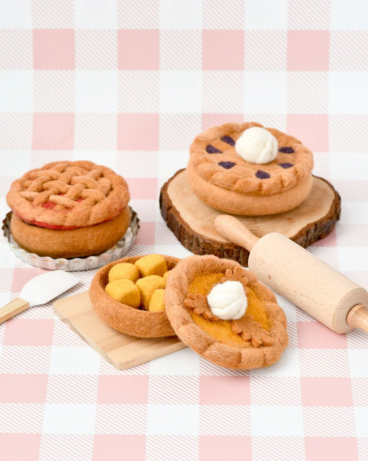 TARA TREASURES | FELT PUMPKIN PIE PLAY FOOD SET by TARA TREASURES - The Playful Collective