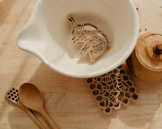 BEE + HONEY COMB ECO CUTTER SET by KINFOLK PANTRY - The Playful Collective