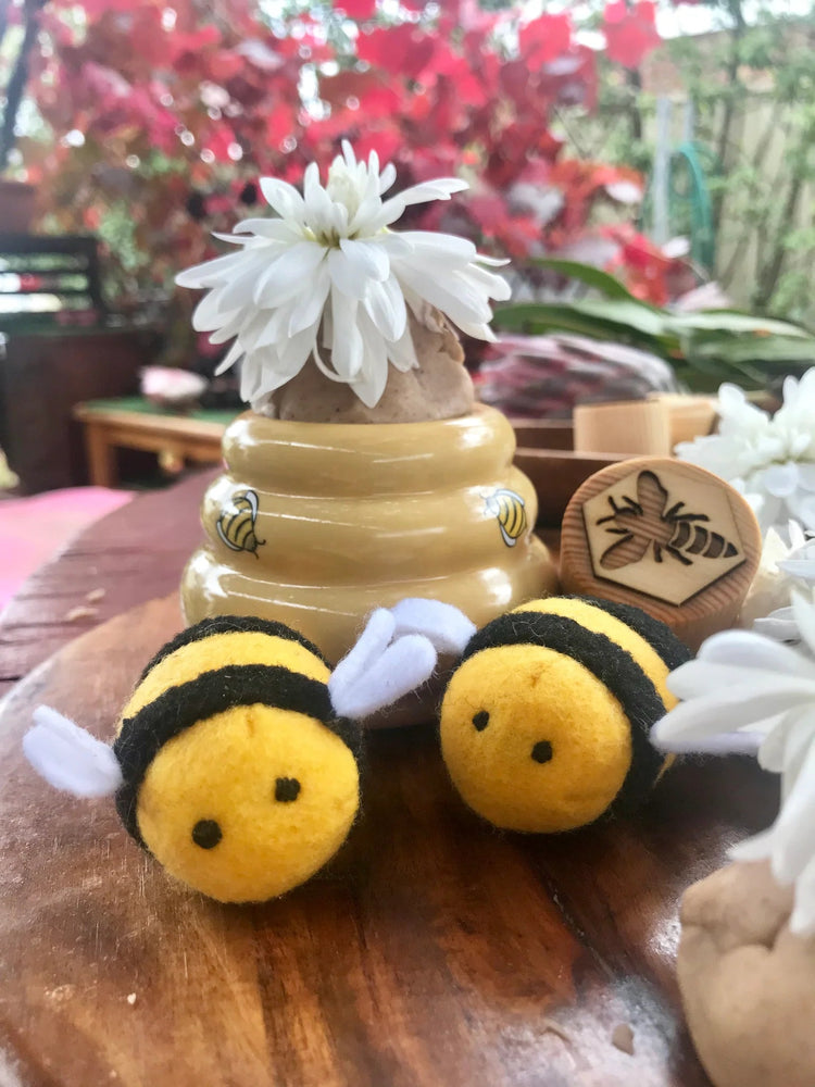 BEE PLAYDOUGH STAMPS by BEADIE BUG PLAY - The Playful Collective