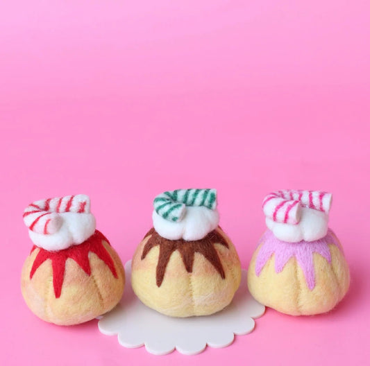 JUNI MOON | FESTIVE SPONGE CAKES (MULTIPLE STYLES) Red Christmas by JUNI MOON - The Playful Collective