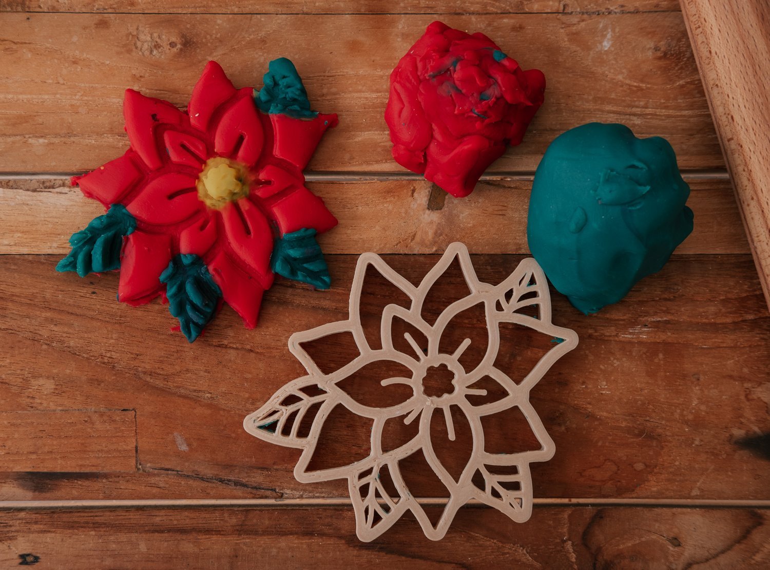 KINFOLK PANTRY | POINSETTA - CHRISTMAS FLOWER ECO CUTTER™ by KINFOLK PANTRY - The Playful Collective