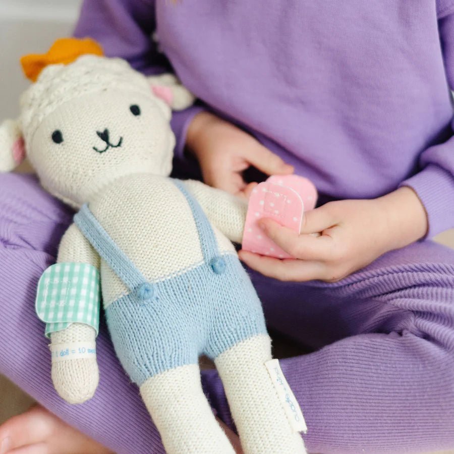 Pretend top play bandages