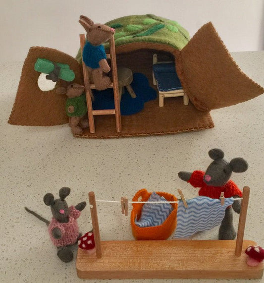 MOUSE HOUSE FELT WASHING LINE SET by PAPOOSE - The Playful Collective