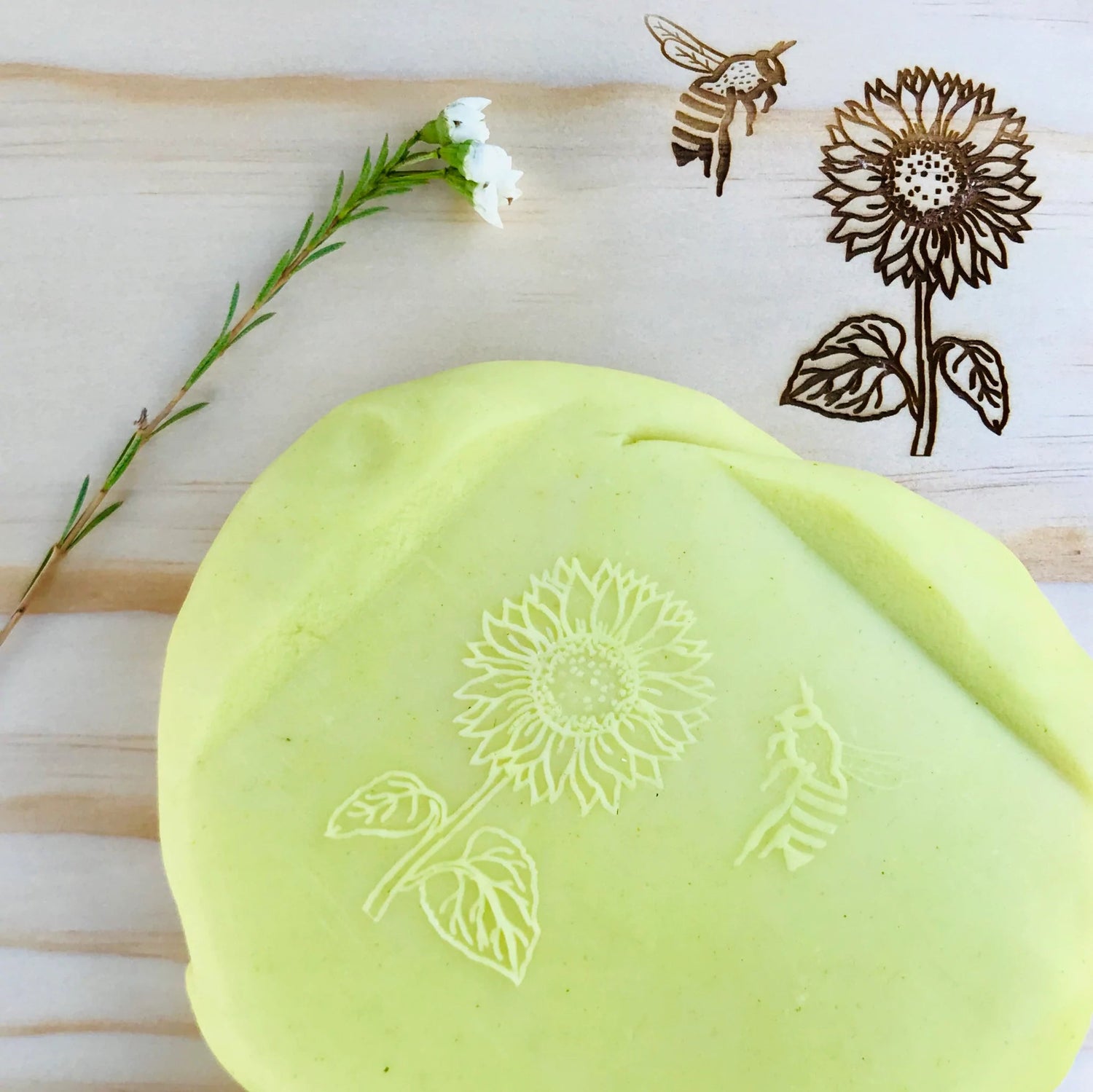 PLAYDOUGH BOARD - BEE & SUNFLOWER by BEADIE BUG PLAY - The Playful Collective